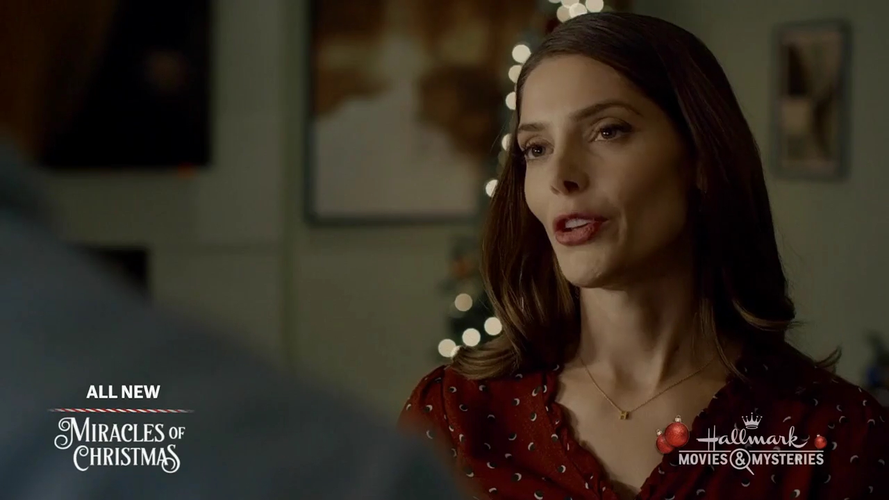 Ashley-Greene-dot-nl_ALittleChristmasCharm3922.jpg