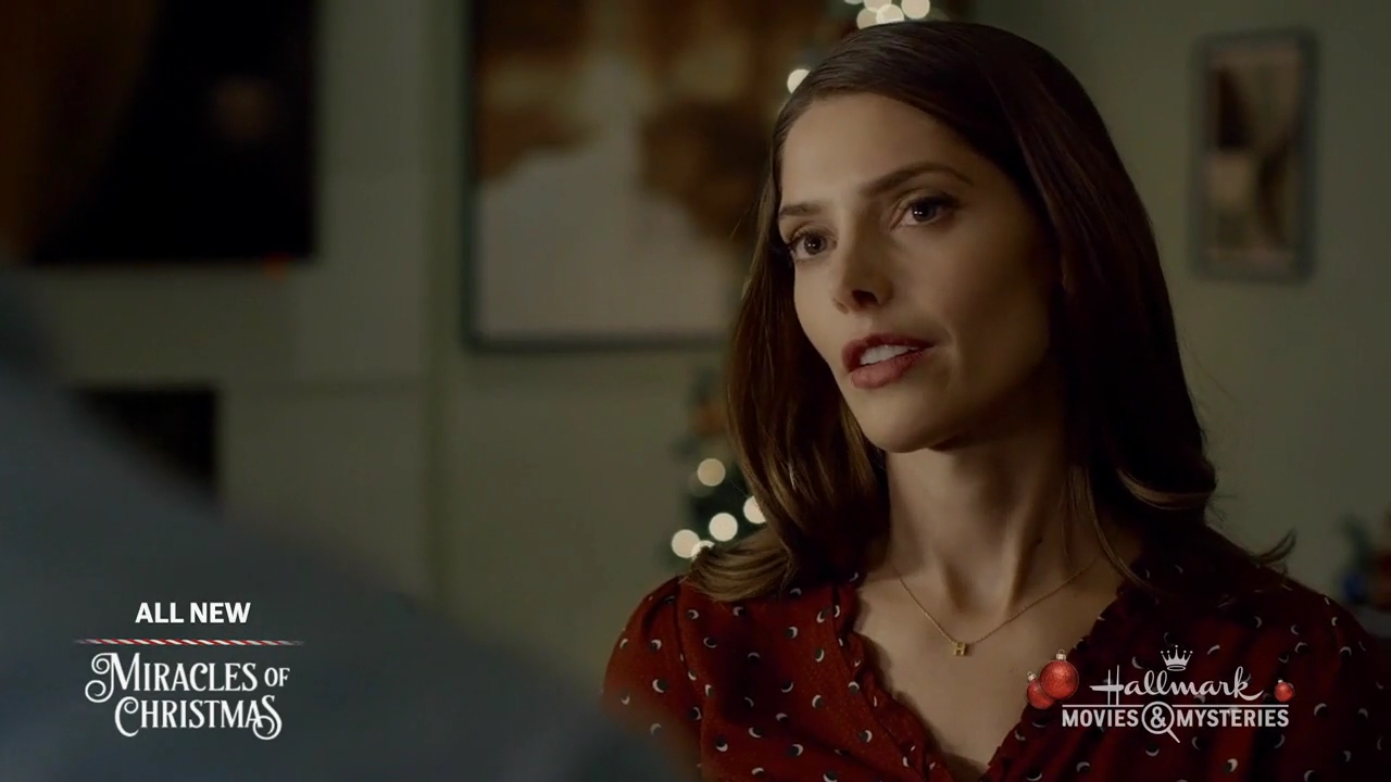 Ashley-Greene-dot-nl_ALittleChristmasCharm3923.jpg