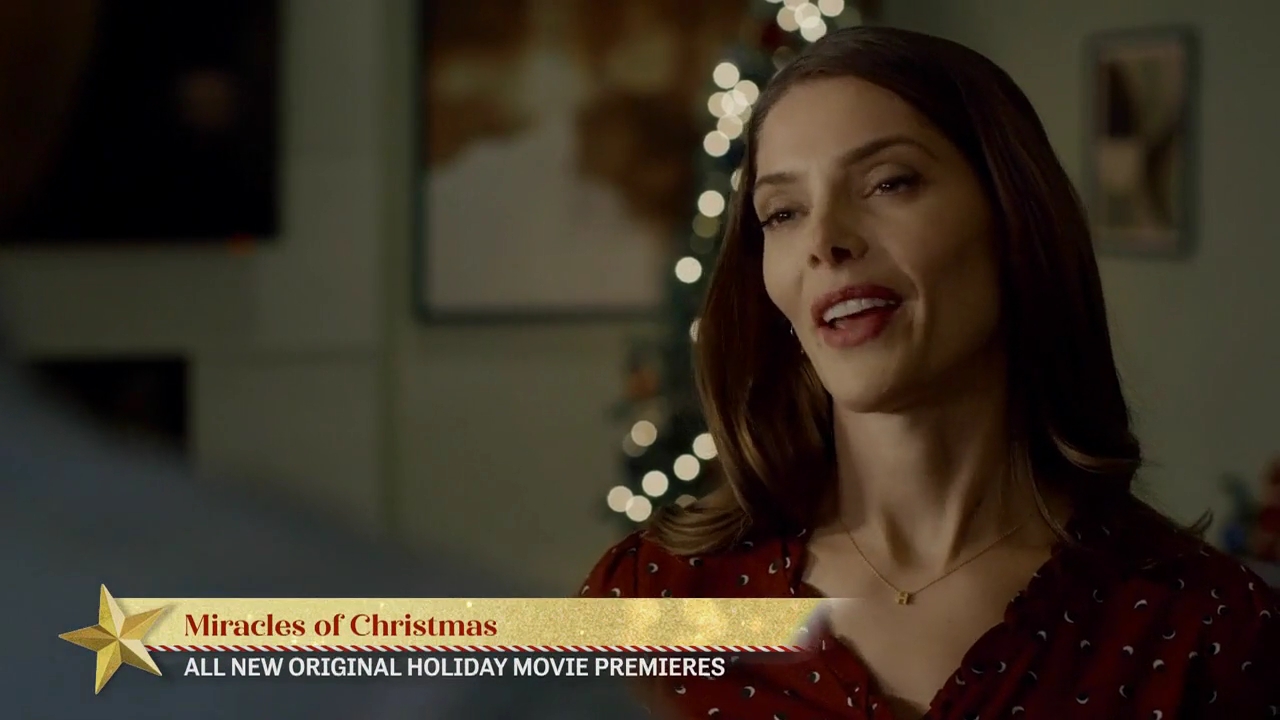 Ashley-Greene-dot-nl_ALittleChristmasCharm3927.jpg