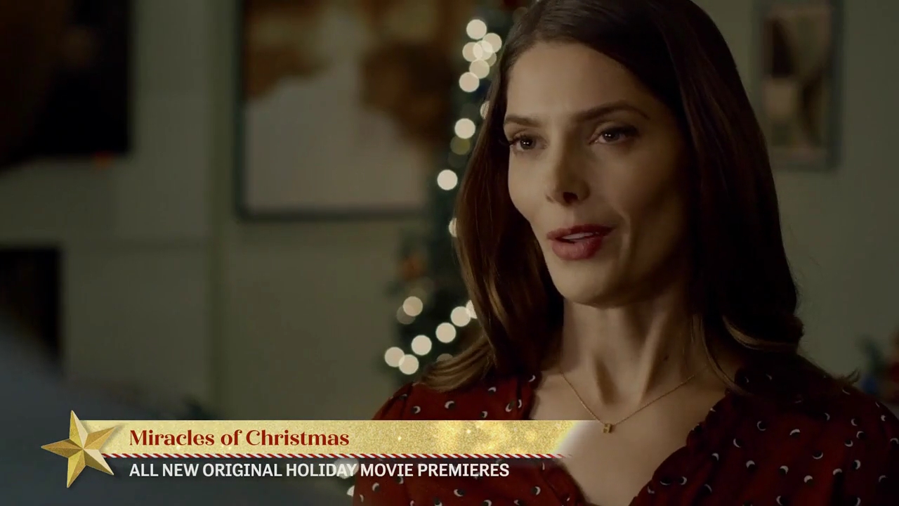 Ashley-Greene-dot-nl_ALittleChristmasCharm3929.jpg