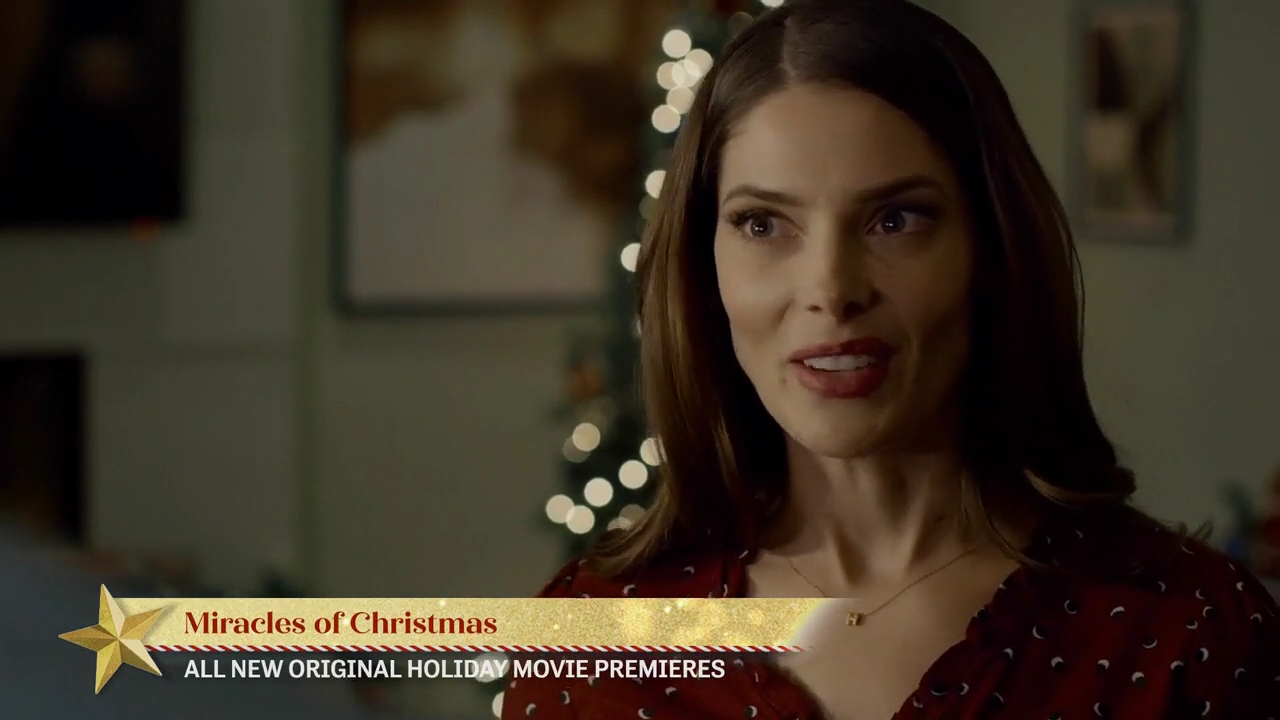 Ashley-Greene-dot-nl_ALittleChristmasCharm3930.jpg