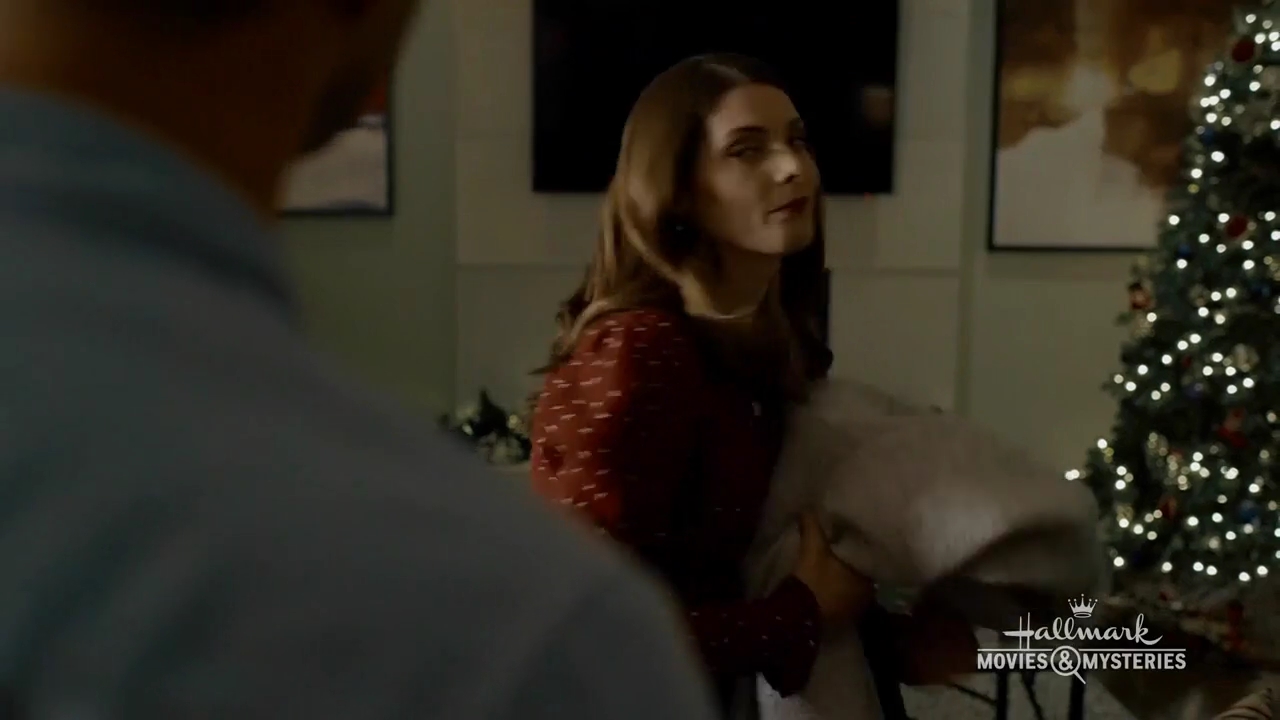 Ashley-Greene-dot-nl_ALittleChristmasCharm3953.jpg