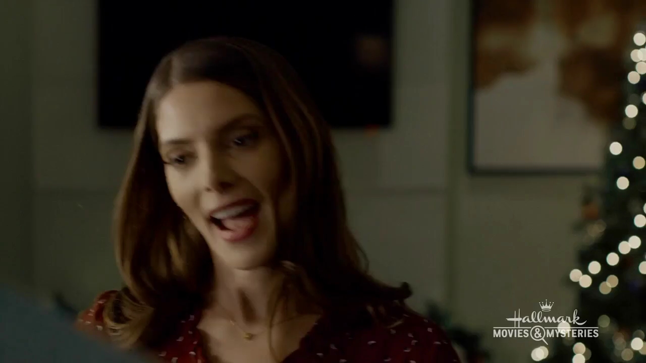 Ashley-Greene-dot-nl_ALittleChristmasCharm3956.jpg