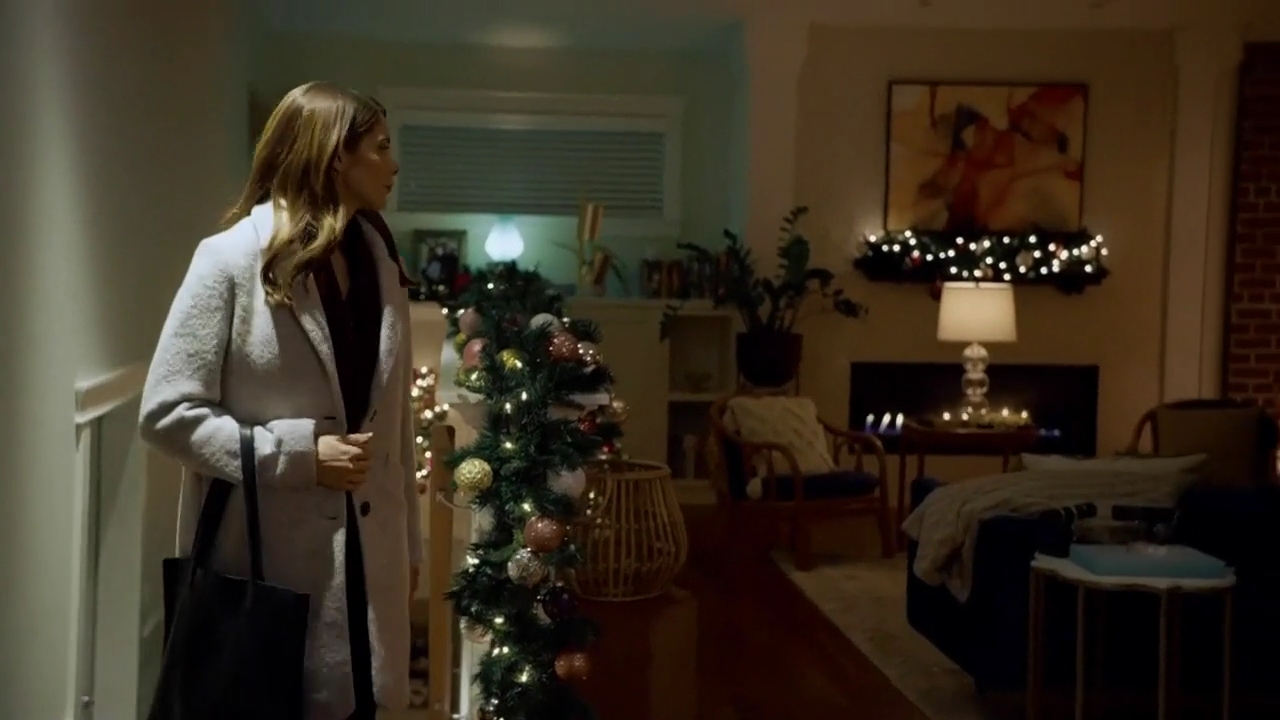 Ashley-Greene-dot-nl_ALittleChristmasCharm3968.jpg