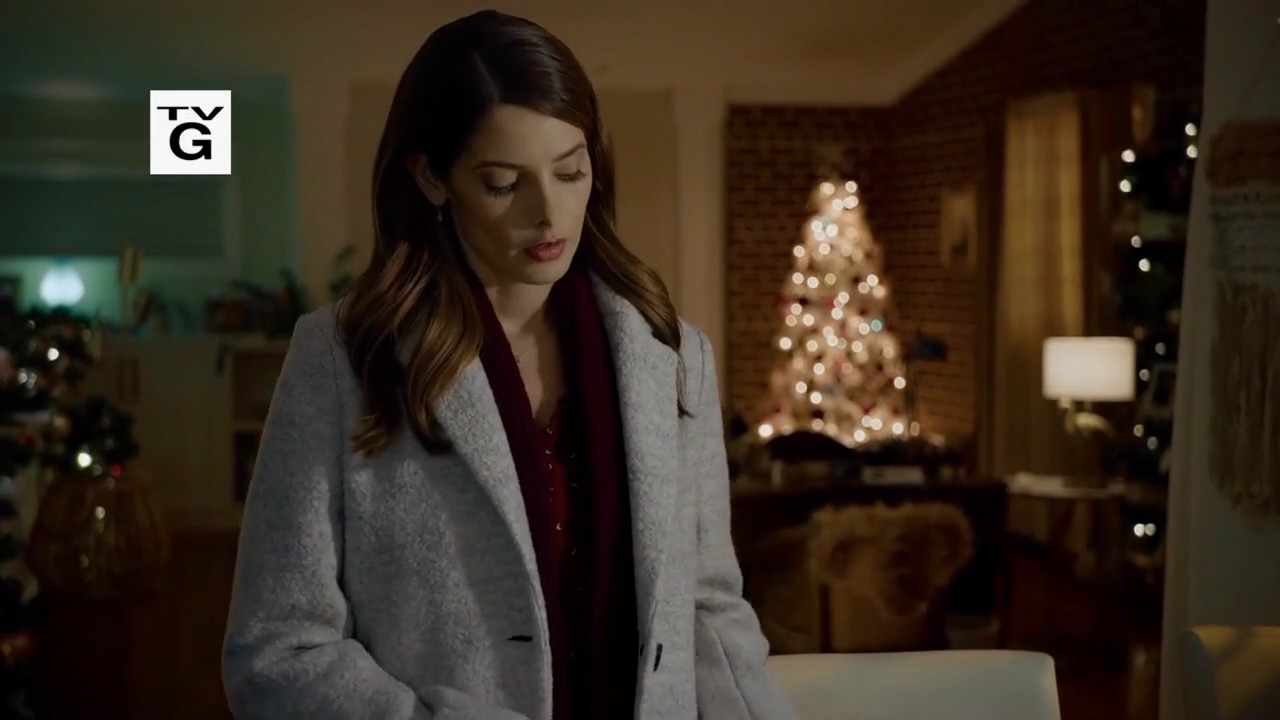 Ashley-Greene-dot-nl_ALittleChristmasCharm3975.jpg