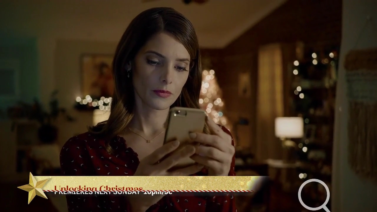 Ashley-Greene-dot-nl_ALittleChristmasCharm3997.jpg