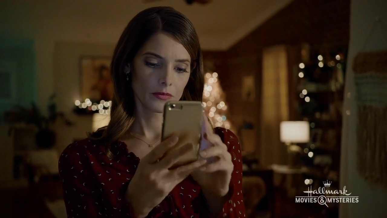 Ashley-Greene-dot-nl_ALittleChristmasCharm3998.jpg