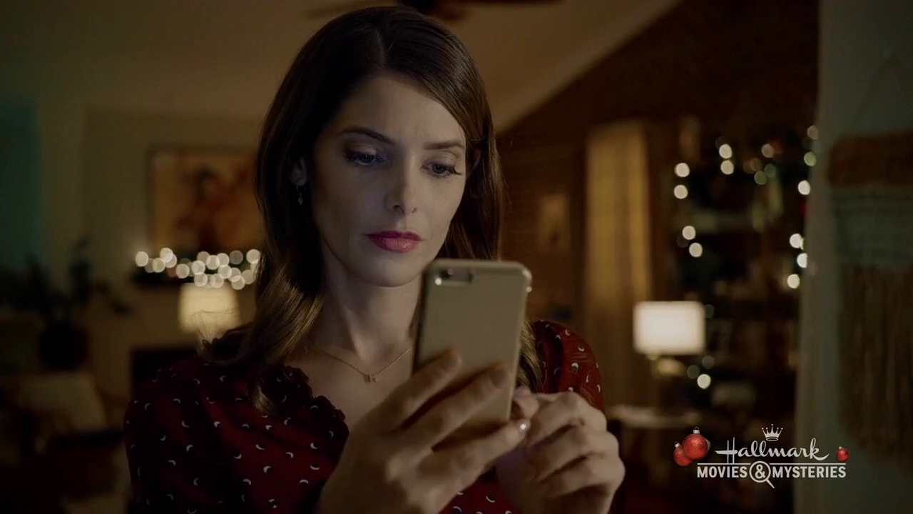 Ashley-Greene-dot-nl_ALittleChristmasCharm4003.jpg