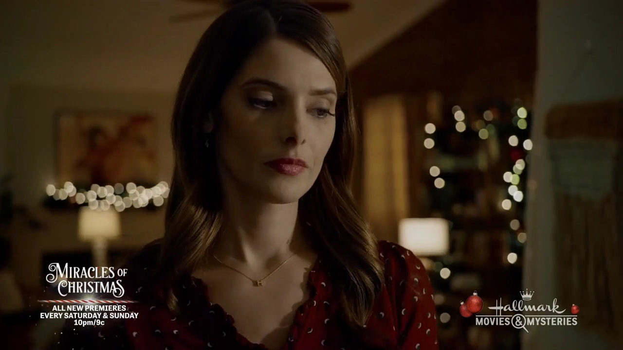 Ashley-Greene-dot-nl_ALittleChristmasCharm4009.jpg
