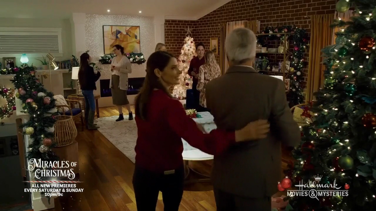 Ashley-Greene-dot-nl_ALittleChristmasCharm4164.jpg Ashley-Greene-dot-nl_ALittleChristmasCharm4164.jpg