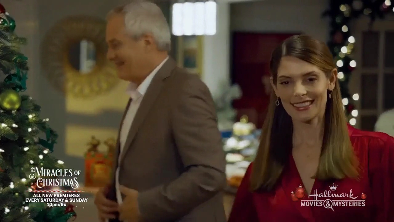 Ashley-Greene-dot-nl_ALittleChristmasCharm4165.jpg Ashley-Greene-dot-nl_ALittleChristmasCharm4165.jpg