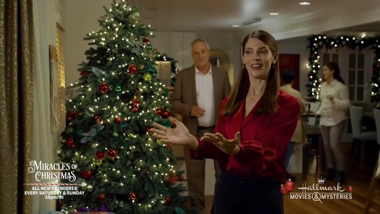 Ashley-Greene-dot-nl_ALittleChristmasCharm4170.jpg Ashley-Greene-dot-nl_ALittleChristmasCharm4170.jpg