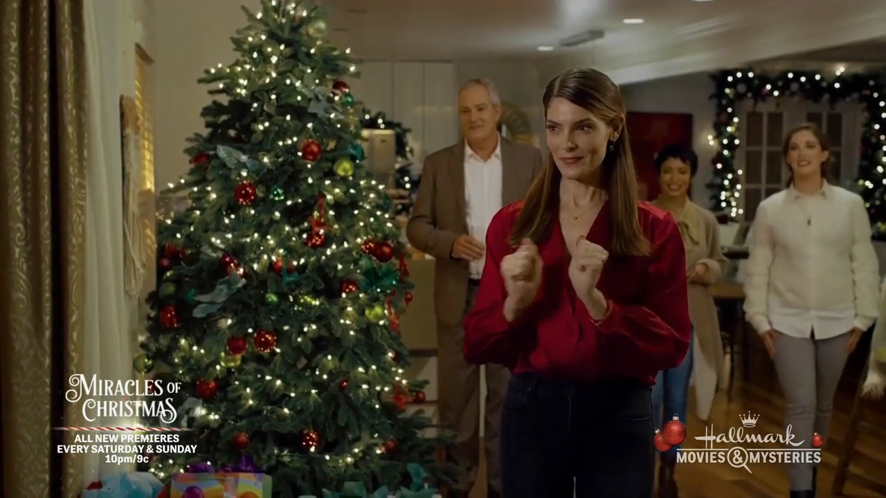 Ashley-Greene-dot-nl_ALittleChristmasCharm4174.jpg Ashley-Greene-dot-nl_ALittleChristmasCharm4174.jpg