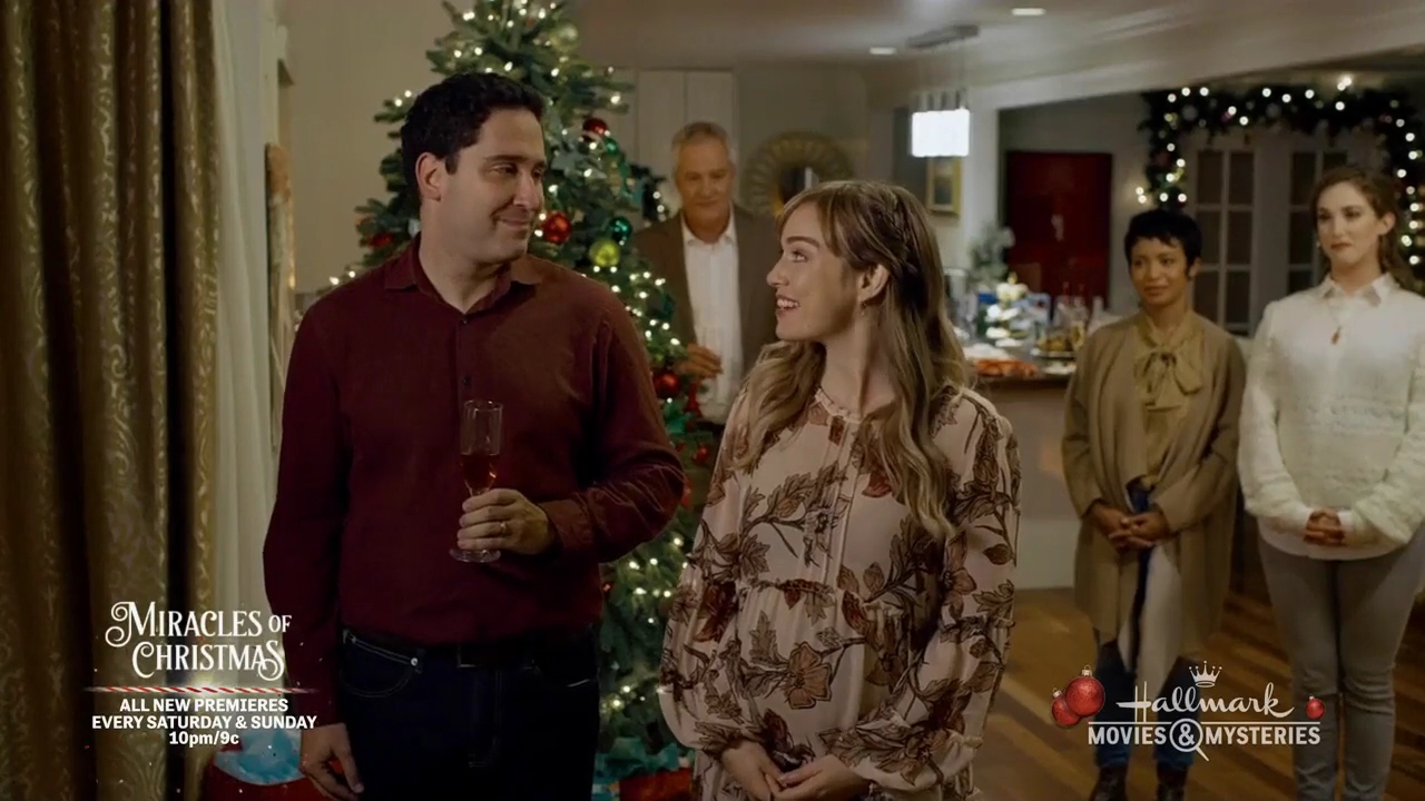 Ashley-Greene-dot-nl_ALittleChristmasCharm4209.jpg Ashley-Greene-dot-nl_ALittleChristmasCharm4209.jpg