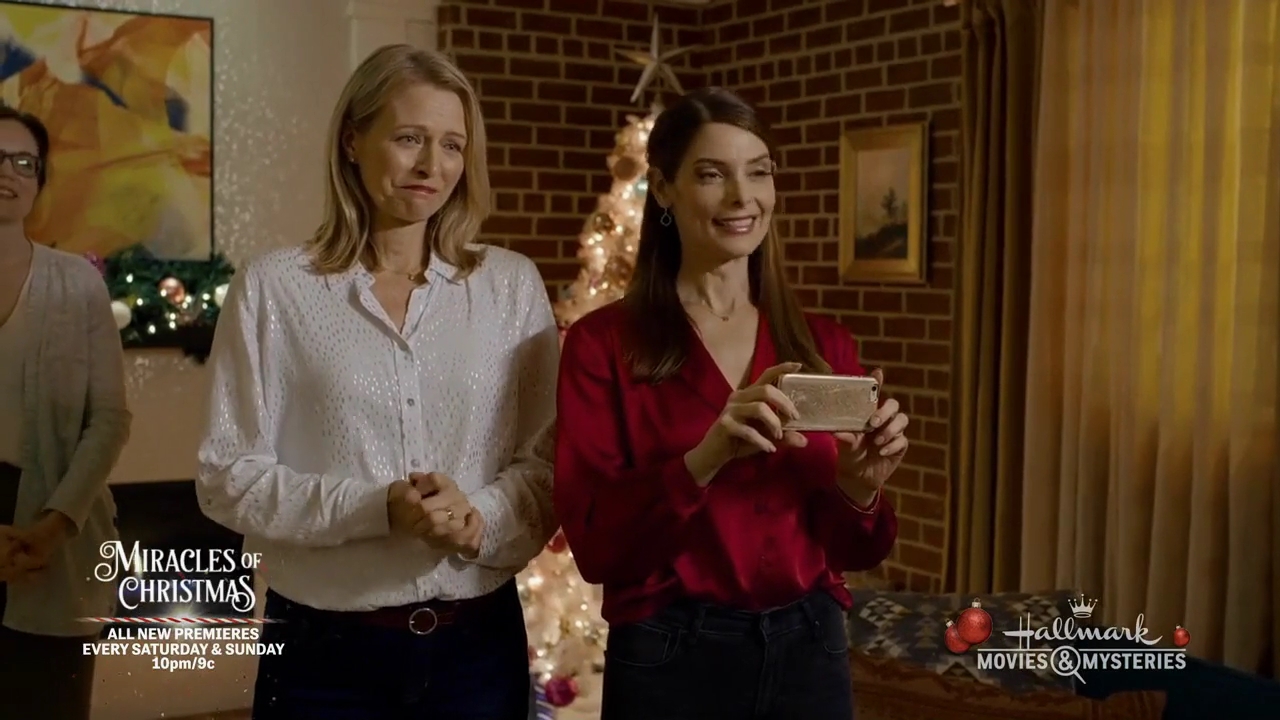 Ashley-Greene-dot-nl_ALittleChristmasCharm4211.jpg Ashley-Greene-dot-nl_ALittleChristmasCharm4211.jpg