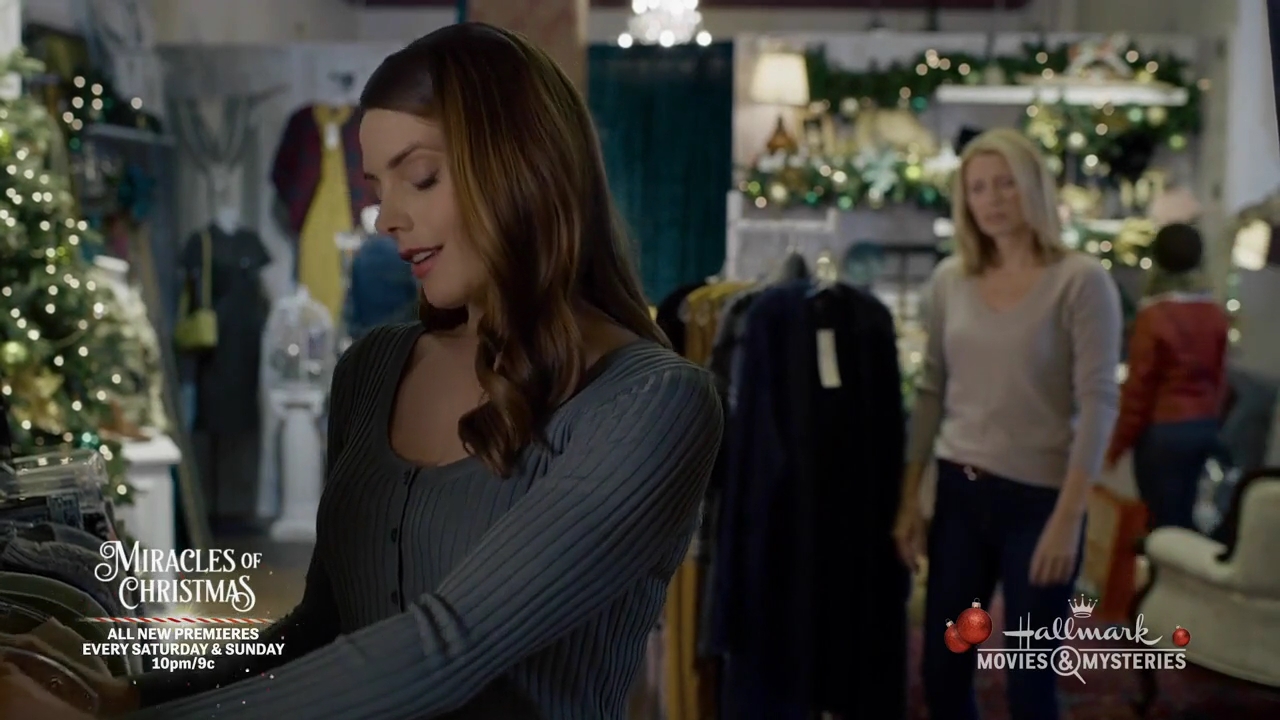 Ashley-Greene-dot-nl_ALittleChristmasCharm4294.jpg