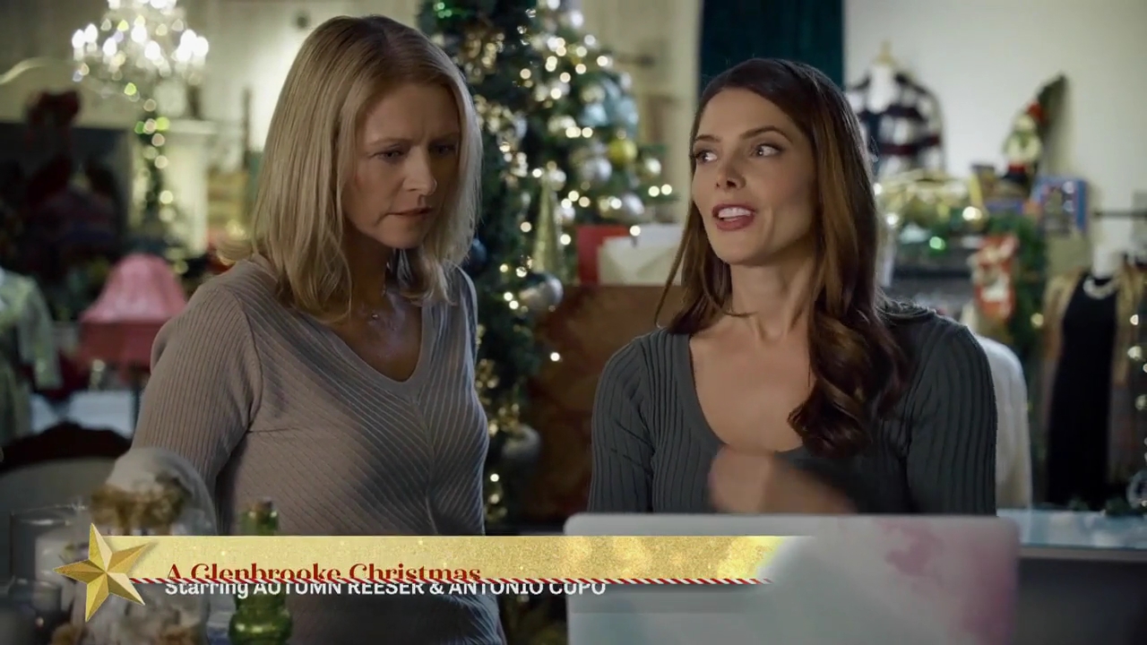 Ashley-Greene-dot-nl_ALittleChristmasCharm4331.jpg