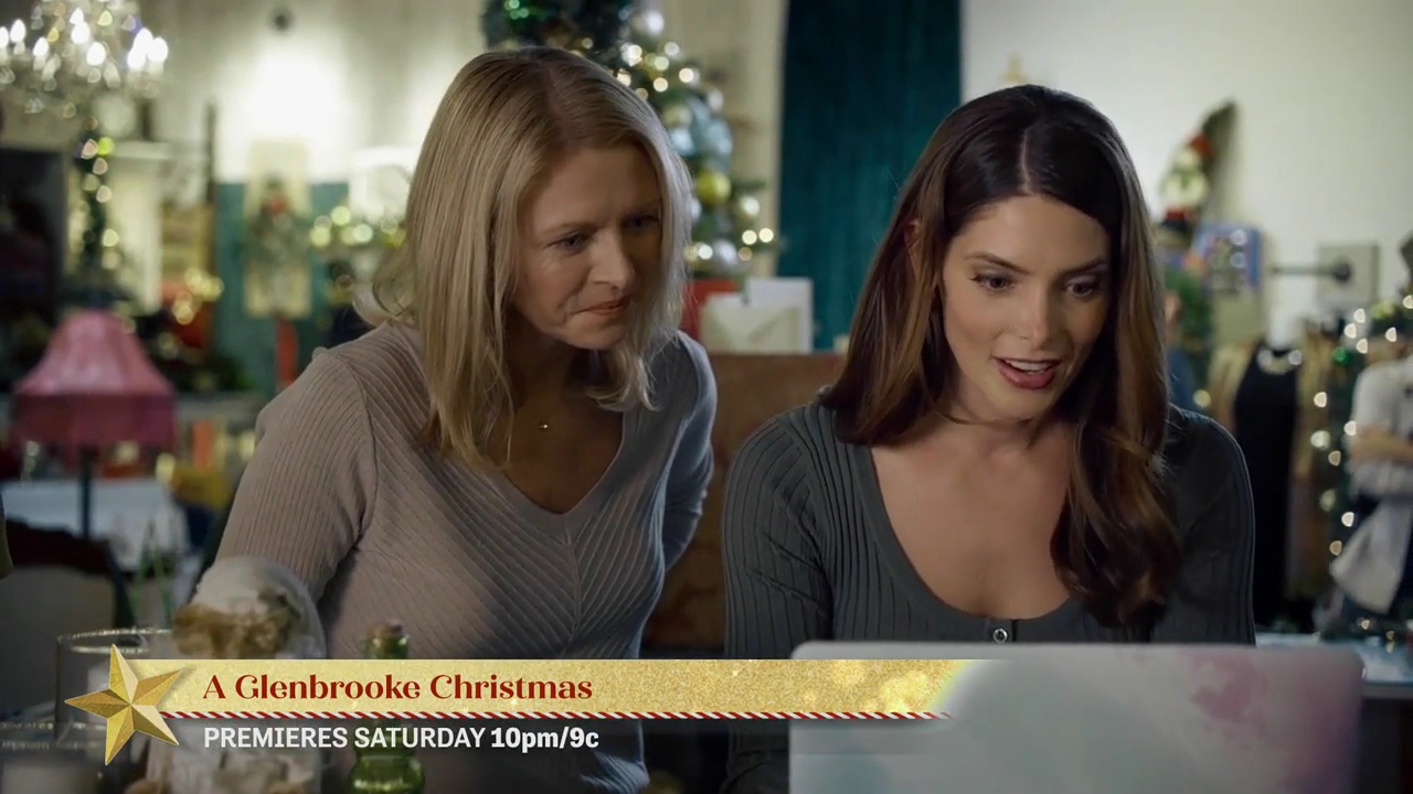 Ashley-Greene-dot-nl_ALittleChristmasCharm4338.jpg