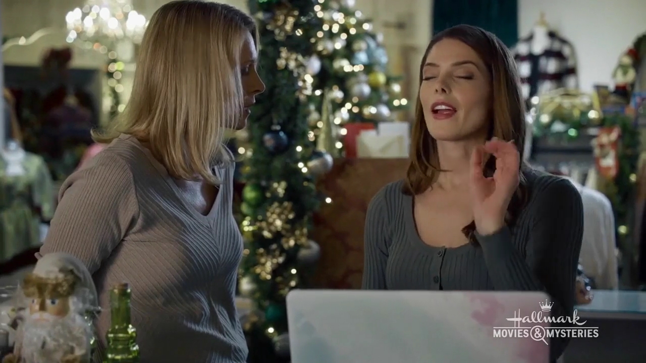 Ashley-Greene-dot-nl_ALittleChristmasCharm4356.jpg