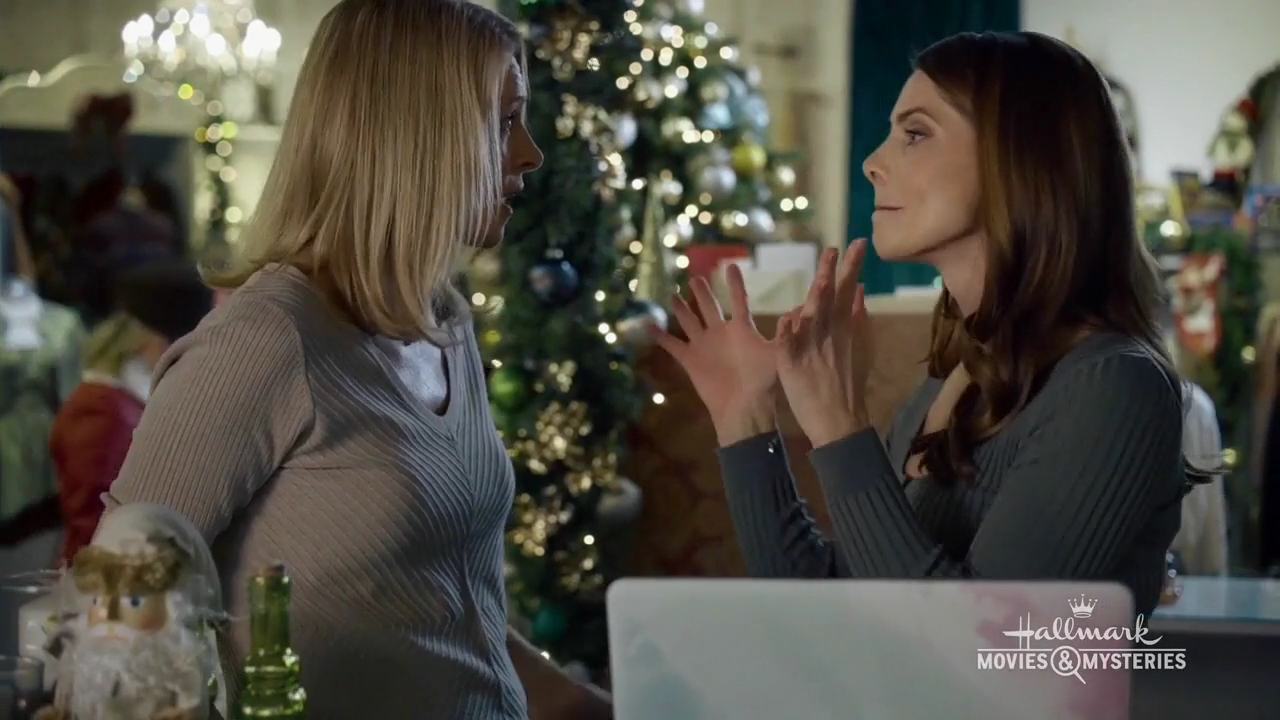 Ashley-Greene-dot-nl_ALittleChristmasCharm4358.jpg