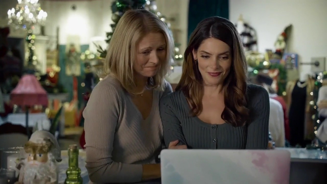 Ashley-Greene-dot-nl_ALittleChristmasCharm4367.jpg Ashley-Greene-dot-nl_ALittleChristmasCharm4367.jpg