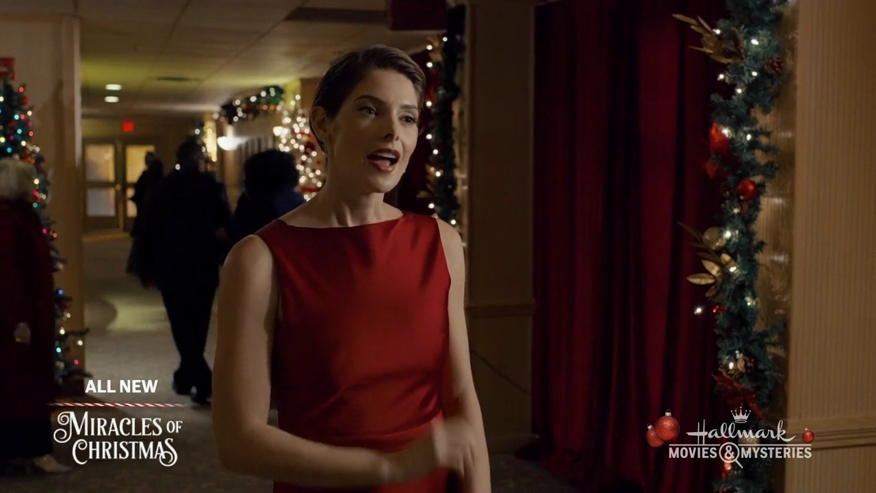 Ashley-Greene-dot-nl_ALittleChristmasCharm4435.jpg