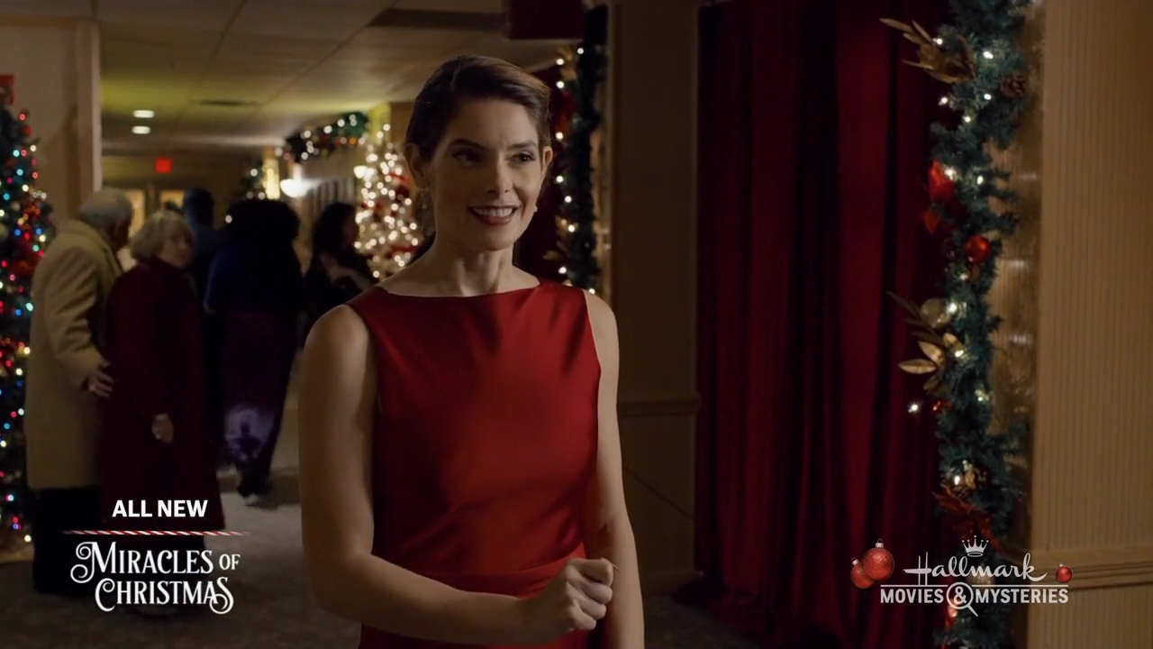 Ashley-Greene-dot-nl_ALittleChristmasCharm4437.jpg