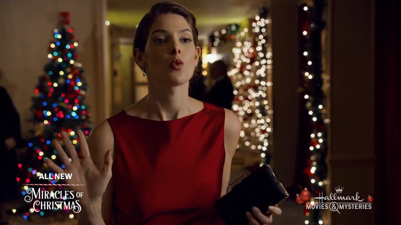 Ashley-Greene-dot-nl_ALittleChristmasCharm4449.jpg