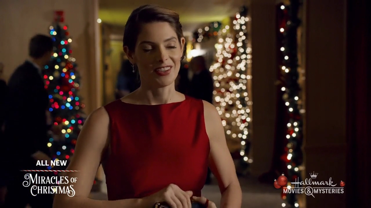 Ashley-Greene-dot-nl_ALittleChristmasCharm4466.jpg