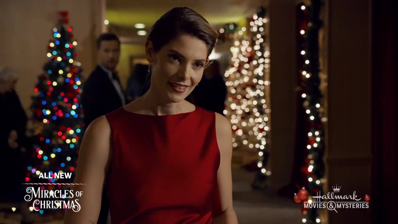 Ashley-Greene-dot-nl_ALittleChristmasCharm4467.jpg