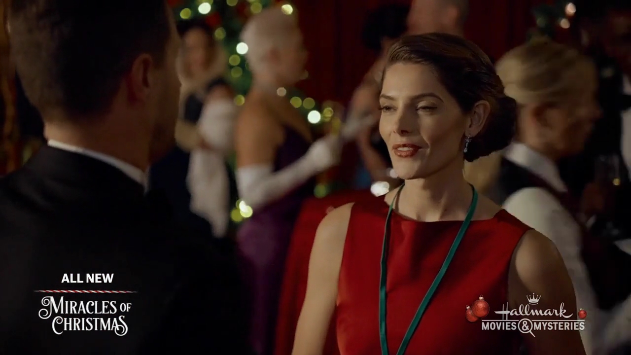 Ashley-Greene-dot-nl_ALittleChristmasCharm4500.jpg