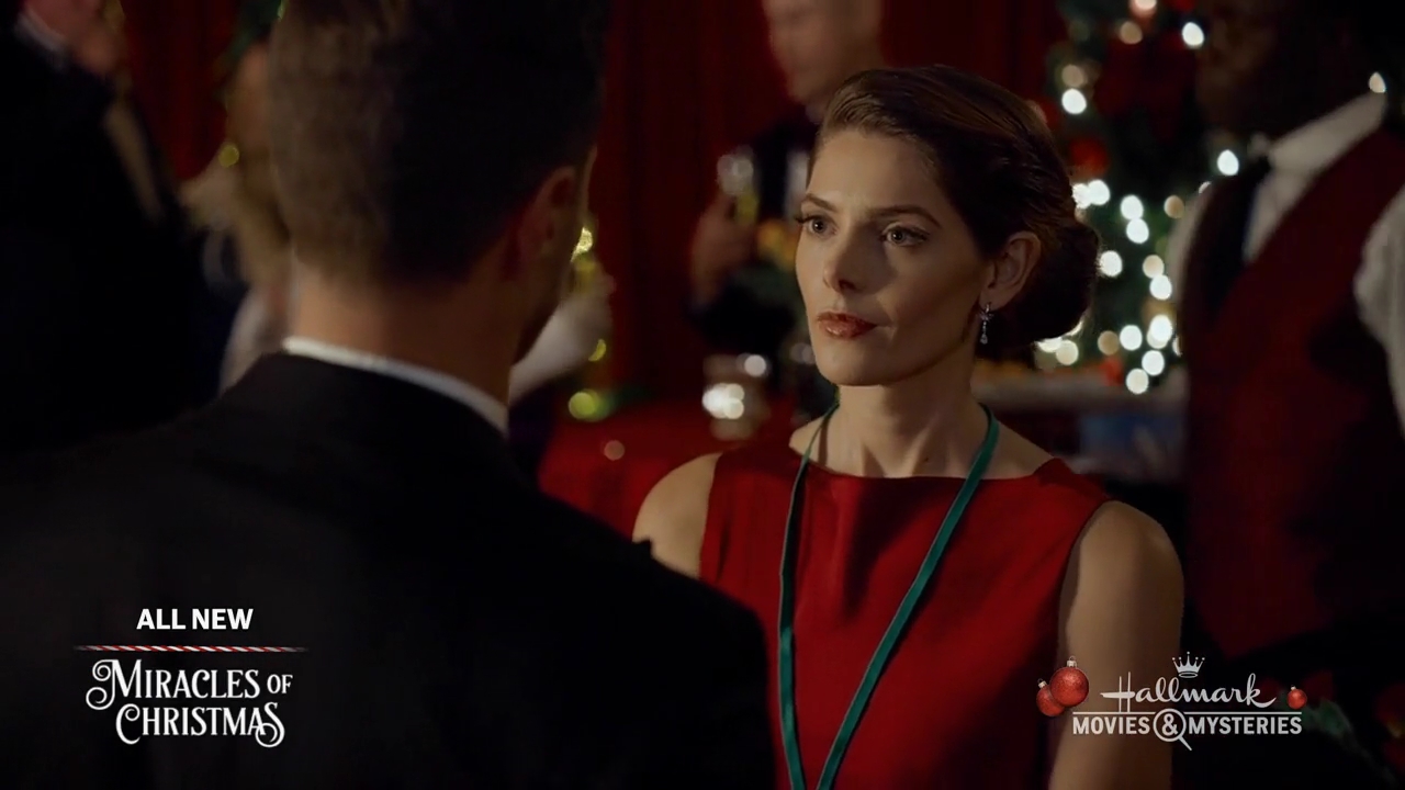 Ashley-Greene-dot-nl_ALittleChristmasCharm4510.jpg