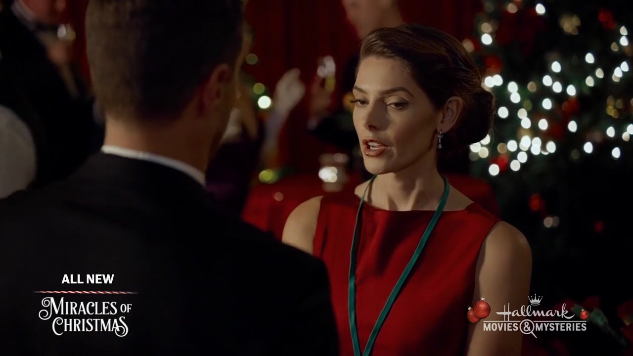 Ashley-Greene-dot-nl_ALittleChristmasCharm4512.jpg