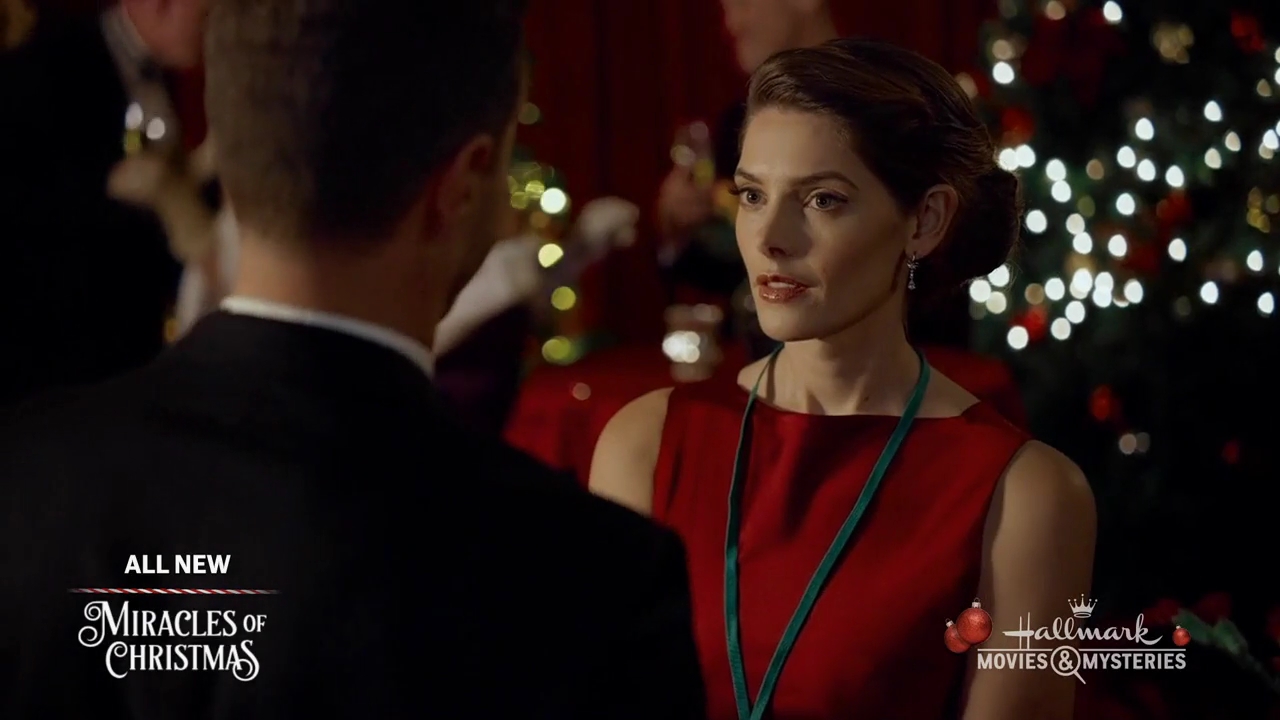 Ashley-Greene-dot-nl_ALittleChristmasCharm4515.jpg