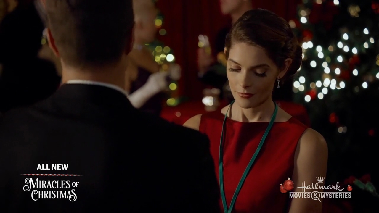 Ashley-Greene-dot-nl_ALittleChristmasCharm4517.jpg