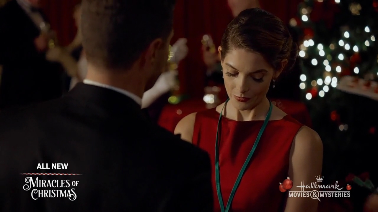 Ashley-Greene-dot-nl_ALittleChristmasCharm4518.jpg