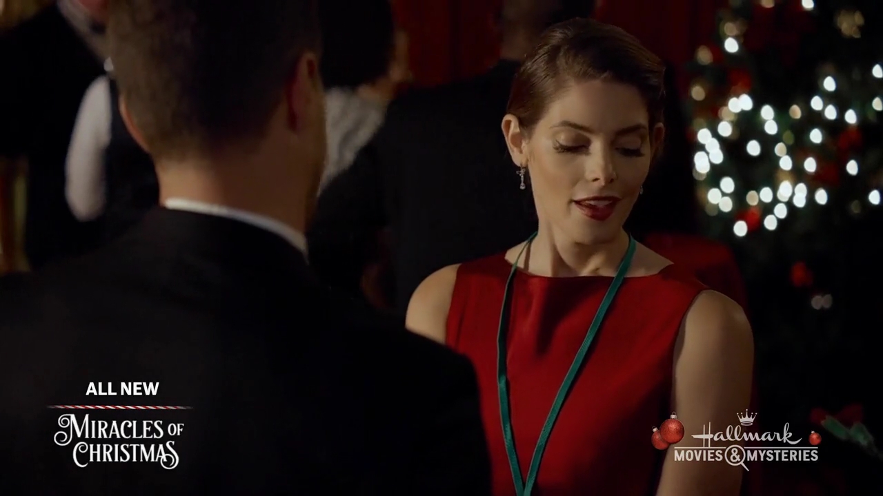 Ashley-Greene-dot-nl_ALittleChristmasCharm4523.jpg