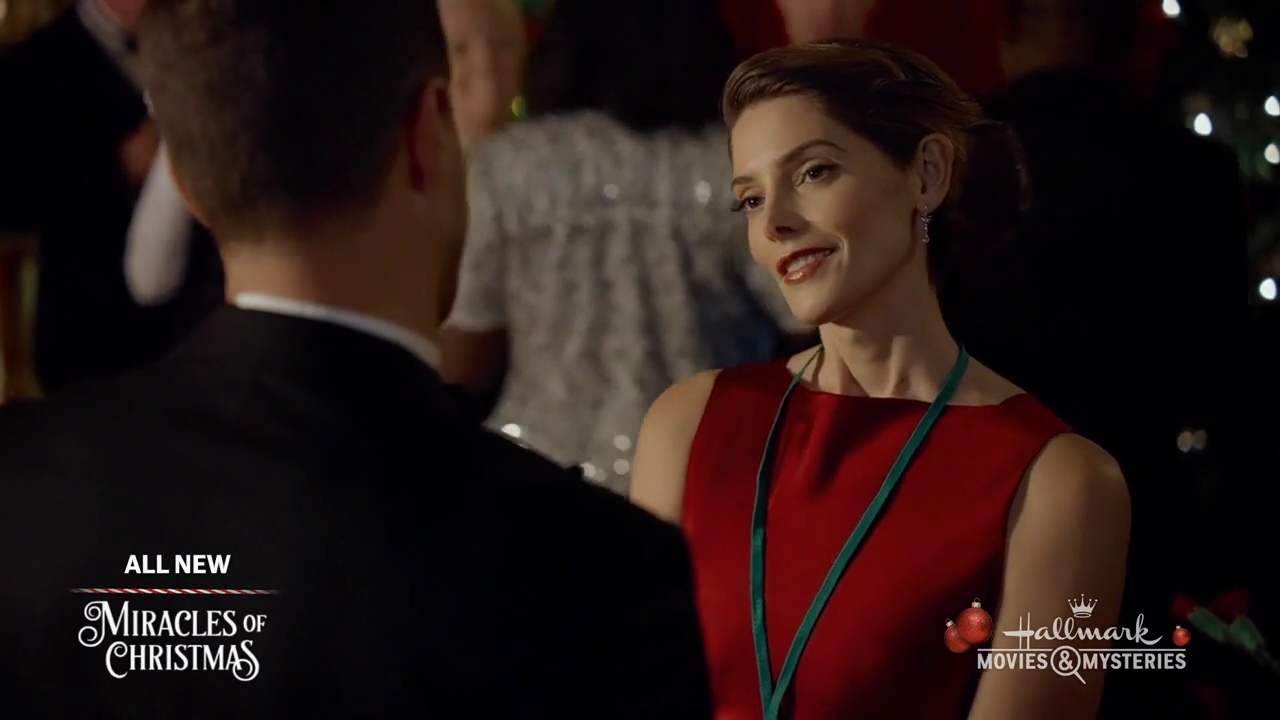 Ashley-Greene-dot-nl_ALittleChristmasCharm4524.jpg