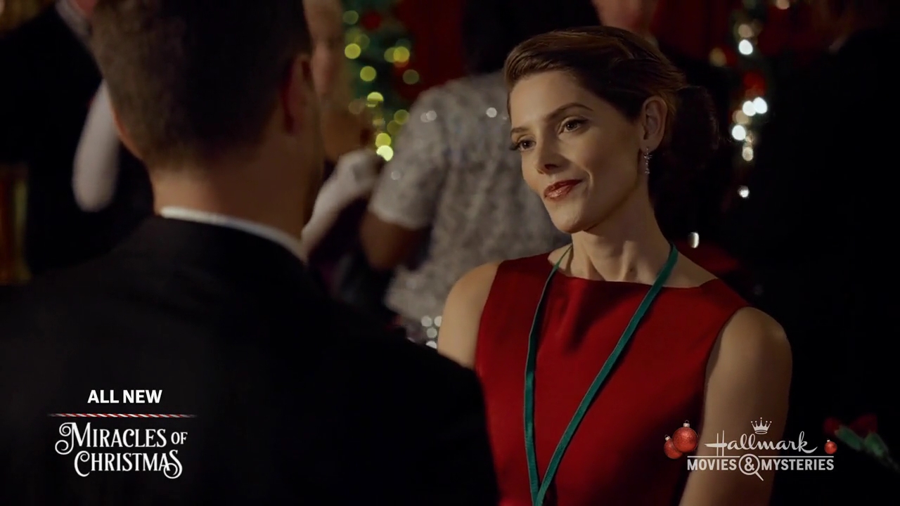Ashley-Greene-dot-nl_ALittleChristmasCharm4525.jpg
