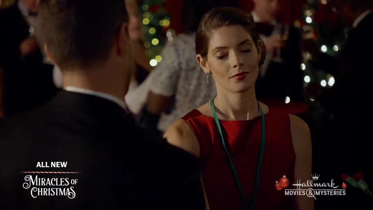 Ashley-Greene-dot-nl_ALittleChristmasCharm4526.jpg