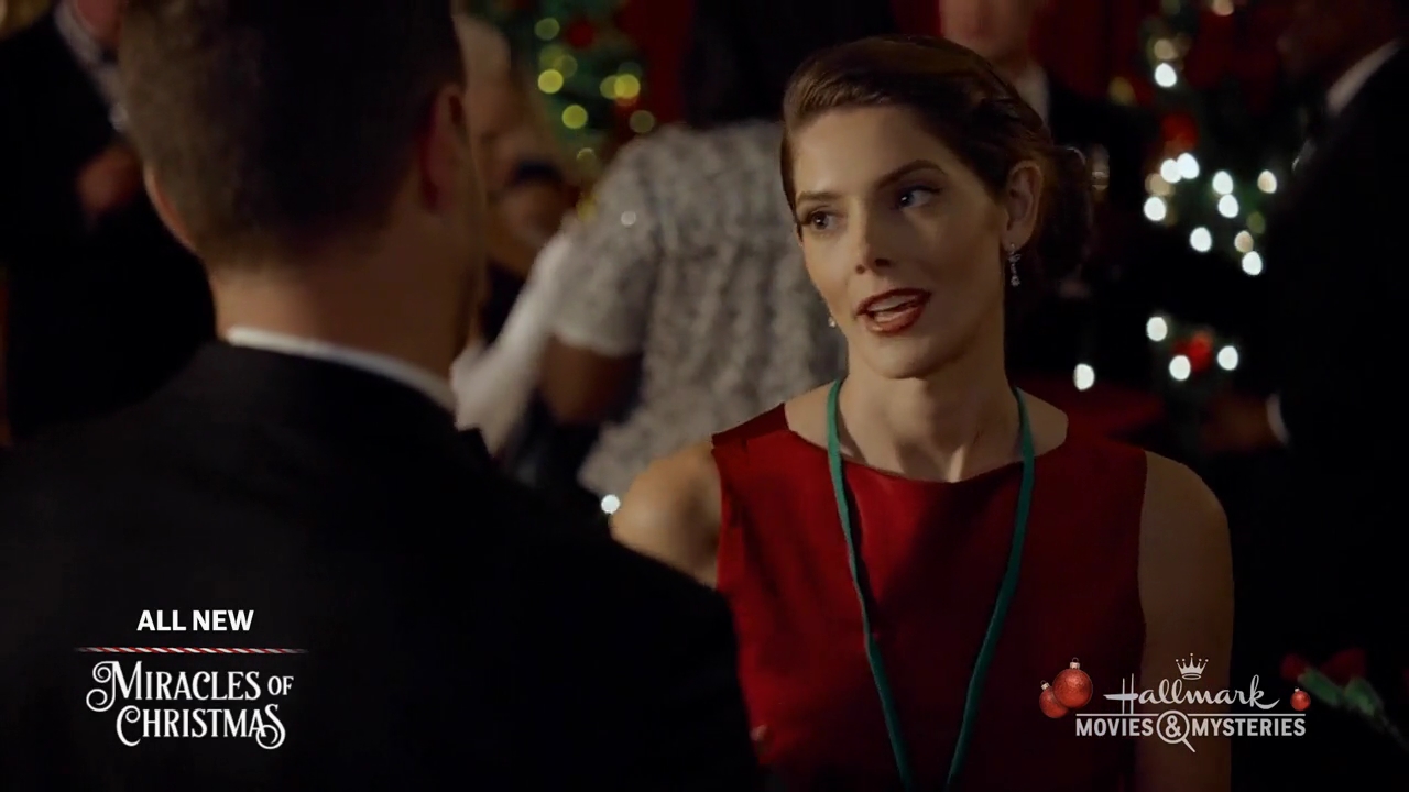Ashley-Greene-dot-nl_ALittleChristmasCharm4527.jpg