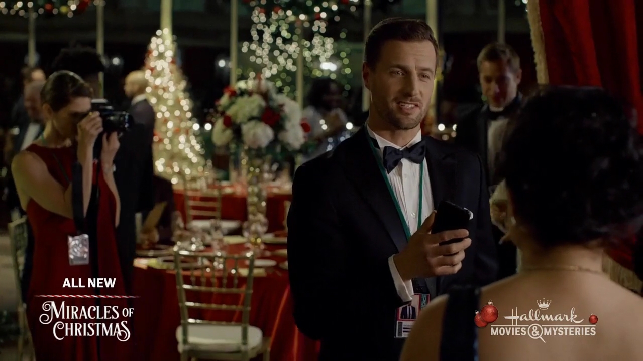Ashley-Greene-dot-nl_ALittleChristmasCharm4539.jpg