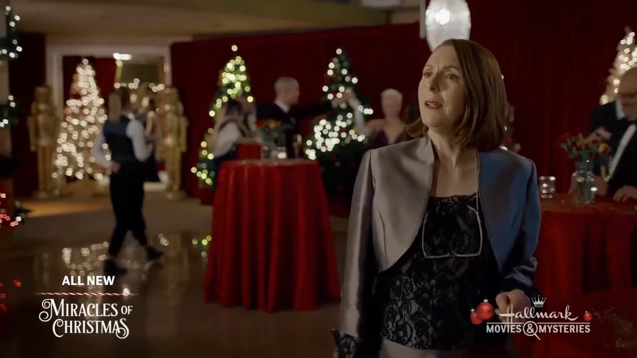 Ashley-Greene-dot-nl_ALittleChristmasCharm4555.jpg