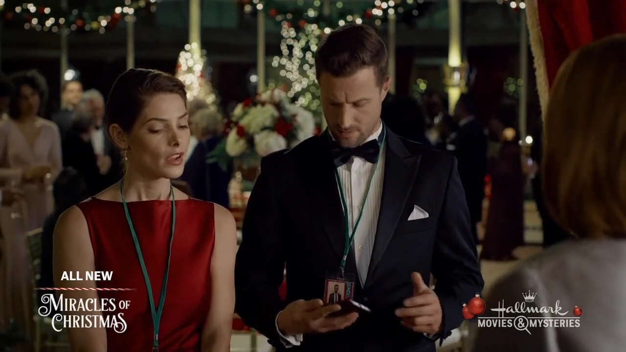 Ashley-Greene-dot-nl_ALittleChristmasCharm4561.jpg