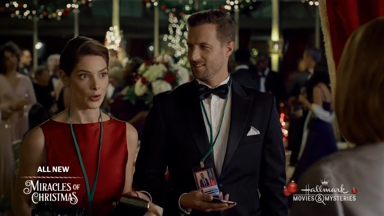 Ashley-Greene-dot-nl_ALittleChristmasCharm4568.jpg
