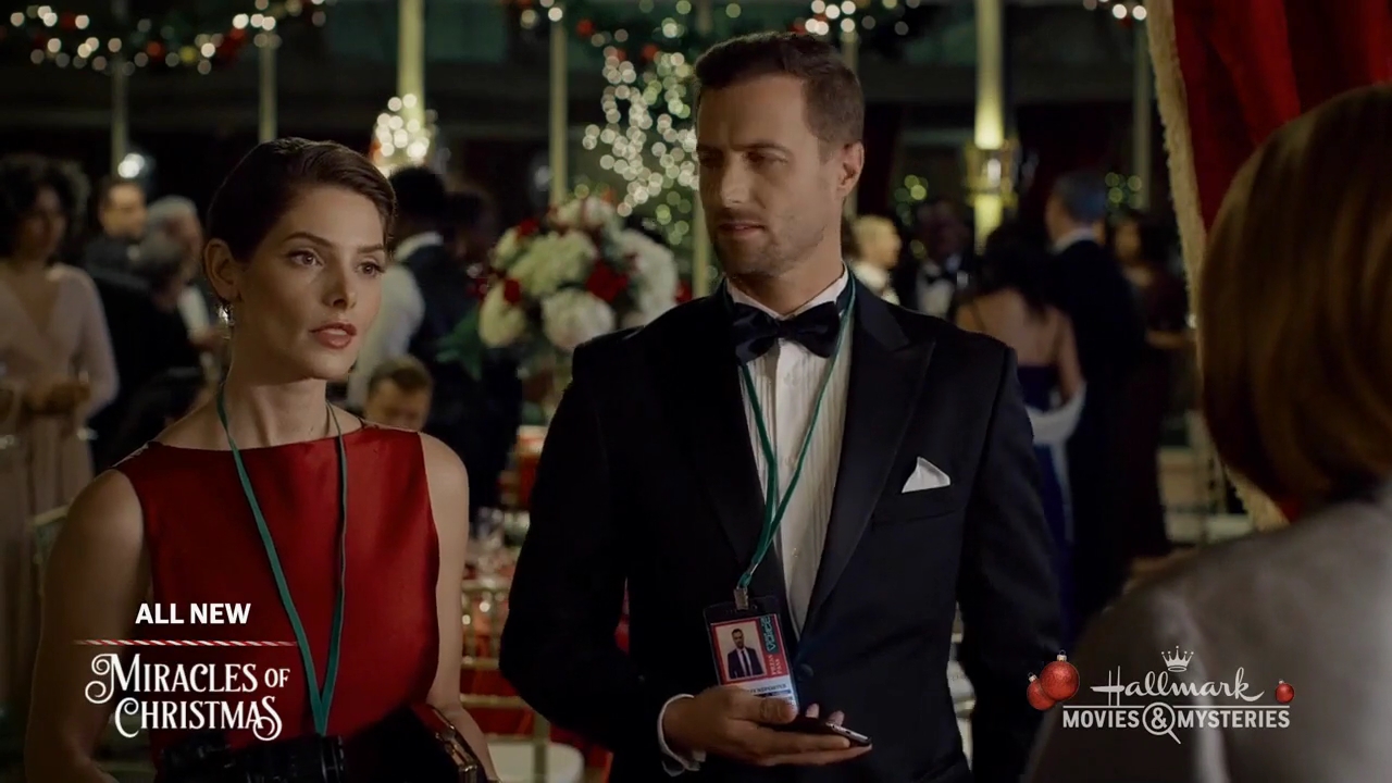 Ashley-Greene-dot-nl_ALittleChristmasCharm4577.jpg