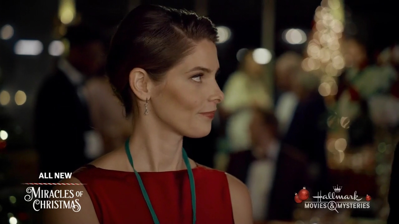 Ashley-Greene-dot-nl_ALittleChristmasCharm4592.jpg