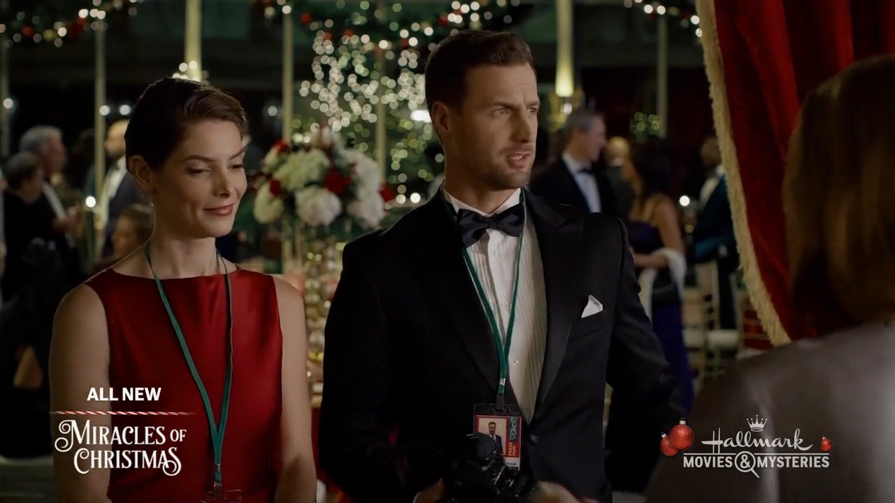 Ashley-Greene-dot-nl_ALittleChristmasCharm4598.jpg