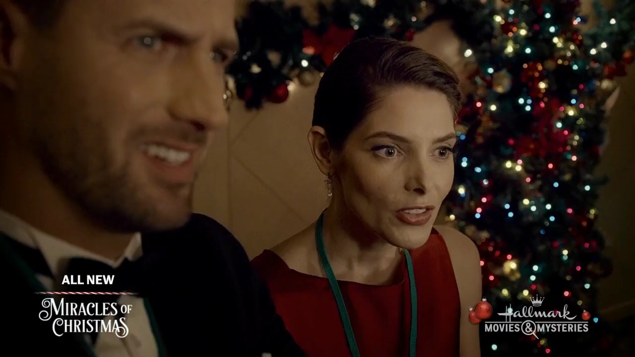 Ashley-Greene-dot-nl_ALittleChristmasCharm4627.jpg