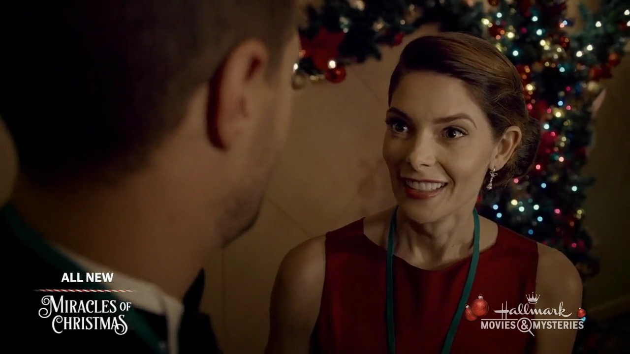 Ashley-Greene-dot-nl_ALittleChristmasCharm4634.jpg